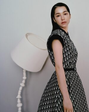 Camille Chalons Instagram - 🪐✨💫
感謝 DIOR x ELLE

攝影：Kuo Huan Kao
妝髮：Sunny Hsu 
平面執行：Louise

@dior @elletaiwan