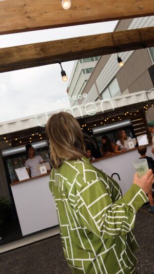 Camille D. Sperandio Instagram - PUB - Je vous fais découvrir le tout nouvel espace
LUMEN, situé au @quartierdix30 ! ✨ C’est quoi exactement? C’est un lieu de rassemblement à ciel ouvert, où l’on retrouve un bar sans alcool, une connexion Wi-Fi de qualité, une programmation variée et des artistes musicaux pour assurer une ambiance effervescente ! J’ai eu la chance d’y être et d’avoir pu danser sur les sons de @djabeille ! Un endroit idéal pour vos jeudis 5 à 7 entre collègues ou pour venir se détendre entre amis ! C’est un rendez-vous à l’espace LUMEN situé au Quartier DIX30 ! ☺️

 #quartierdix30 #dix30