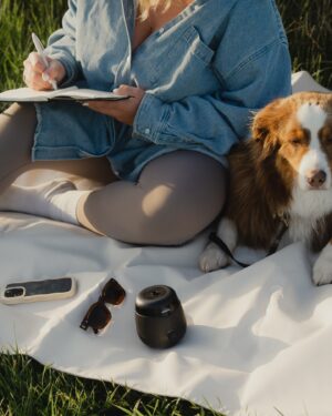 Camille D. Sperandio Instagram - Je vous présente mon accessoire d’été préféré : le répulsif anti-moustique rechargeable Radius E55 de @thermacellca 🦟 Fini les moustiques qui gâchent nos journées en plein air! C’est mon MUST, partout où je vais! 

Psssst : c’est actuellement jusqu’à 50% de rabais chez Canadian Tire jusqu’au 31 juillet! Run, don’t walk! 

#UnmosquitoYourLife - pub