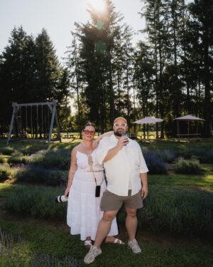 Camille D. Sperandio Instagram - Une tradition annuelle qui, je l’espère, restera trèèès longtemps dans ma vie. @maisonlavande merci pour tout : votre espace de rêve et votre confiance. 

Fun fact : j’ai travaillé à La Maison Lavande il y a quelques années et le sentiment d’appartenance reste autant dans mon coeur. Je vois le dévouement et la passion de mes amies @floferr_ et @marjoferron et ça m’inspire tant. 

La floraison c’est là là! Amenez votre pique-nique et profitez des champs à perte de vue! 🪻

Photos @guillaume.stamand