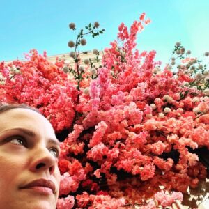 Camille De Pazzis Instagram - Oui encore des fleurs 🌷 🌹 🌺 #spring #flowerpower #lifeinpink🌟