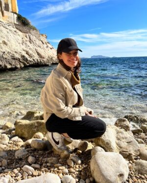 Camille De Pazzis Instagram - By the sea 🐠 with @gomar_seille #easter #friends