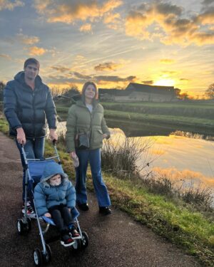 Camille Lacourt Instagram - Balade en famille sur le bord du canal en Bourgogne ❤️
Que j’aime ces moments où plus rien ne compte à part partager l’instant présent avec les amours de ma vie ❤️

Merci à Jazz pour la beauté des paysages