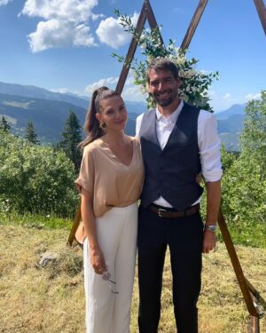 Camille Lacourt Instagram - Tu es mon binôme de vie, de sport, de voyage, de travail, de tout et pour toujours !
Bon anniversaire mon @alice_deto 
Je t’aime 🥰