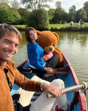 Camille Lacourt Instagram - Tu es mon binôme de vie, de sport, de voyage, de travail, de tout et pour toujours !
Bon anniversaire mon @alice_deto 
Je t’aime 🥰