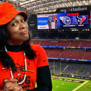 Camille Ligon Instagram - Final score from Houston, them Dawgs won 36-22, @clevelandbrowns
Are 10-5 !!! I've got my Holiday gift 😁😁😁

(Also shoutout to the Houston Texans fans, it was nothing but good clean fun trahs talk, the way it should be🤝🏼)

#sundayfunday #nflsunday #Clevelandbrowns #houston #Texas #houstontexans #nfl #football #fun #happyholidays
