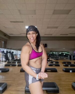 Camille Ligon Instagram - Happy Workout Wednesday All!!!! Hope yal getting at it!
➡️ to see the selfies I can never choose between 🤷🏽‍♀️😊💪🏽

#humpday #lipbite #fitfam #fitness #irontherapy #work #workoutwednesday #flexyourmuscles