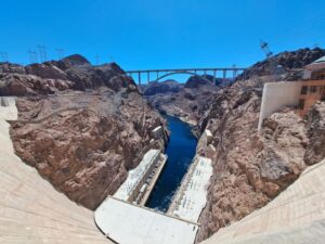 Camille Ligon Instagram - Oh my Dam....with Momma Nature this Sunday Funday 🌞⛰️

#hooverdam #Nevada #Arizona #landmarks #sundayfunday #mothernature #adventure #ontheborder