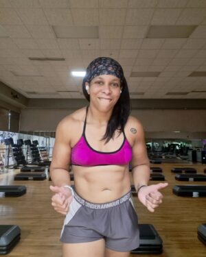Camille Ligon Instagram - Happy Workout Wednesday All!!!! Hope yal getting at it!
➡️ to see the selfies I can never choose between 🤷🏽‍♀️😊💪🏽

#humpday #lipbite #fitfam #fitness #irontherapy #work #workoutwednesday #flexyourmuscles