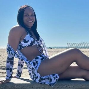 Camille Ligon Instagram - May my "auntie era" thrive just as hard if not harder than all others 😉✌🏽😊

#vibes #float #waves #oceantherapy #vitamind #sundayfunday #mothernature #glow #thrive