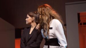Camille Schneyder Instagram - Vitaa et moi quand… (écrivez la suite et soyez créatifs 😏)
