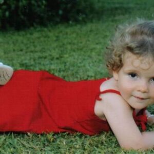 Camille Schneyder Instagram - 21 ans mais toujours la même bouille de bébé 😂 

Merci à ma famille, à mes amis et à vous tous pour vos petits messages d’anniversaire 🙈  Mon petit coeur est rempli d’amour ❤️ Go réaliser tous mes rêves this year with my favorite people around 🤟🏼 

Swipe pour voir ma dégaine de resta à la fin 😂