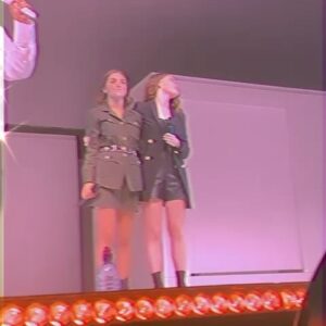Camille Schneyder Instagram - Châteauroux, Le Mans, Clermont-Ferrand, vous étiez on fire 🔥 Merci pour votre accueil et votre énergie ❤️

Pour l’heure, une petite pause s’impose mais on se retrouve très vite en Suisse, je rêve déjà de manger une bonne petite fondue fromage hihiii 🫕