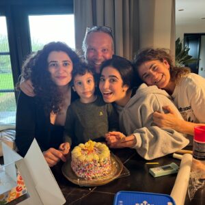 Can Bonomo Instagram - Oğlumla başbaşa ilk tatilimiz 🥹🧿❤️ Seni özledik güzel kız @imoykukarayel 🫵🏻😏