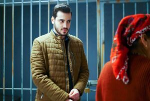 Can Sarp İkiler Instagram - Bir sezonun daha sonuna geldik. Bizi yalnız bırakmadığınız için çok teşekkür ederiz💛😉
#leylailemecnun @exxen 
📸 @semra.uyarrr