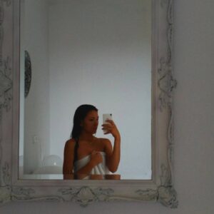 Candela González Instagram - Por el Diablo postrado en su bloc mientras Verlaine carga contra Rimbaud