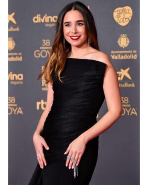 Candela Serrat Instagram - GOYAS 38 edición 🖤

Gracias @academiadecine por invitarnos a celebrar un año más la gran noche del cine español. 
Fantasía absoluta poderlo disfrutarla a la verita de este guapísimo académico de azul pucelano que se la gozó presentando un premio en su tierra. 
Siempre de tu mano @danimuriel , eres el mejor equipo.

Felicidades @dypcomunicacion  por otro año impecable. 
Y que viva el cine español! 🙌🏻🖤

~~~~

Y Detrás de una buena noche siempre hay un fantástico equipo, y yo tengo uno insuperable. 

Segunda piel de @luisberrendero 
de su colección “Midnight at the Carlyle” que abre hoy la semana de la moda complementando con joyas de @messika y accesorios se @martinellishoes 🖤

Luis; no tengo cómo agradecerte que te liaras la manta a la cabeza conmigo con todo el trabajo que tenías para abrir la expo de hoy. Gracias. 
Eres un ser absolutamente maravilloso y espero que te quedes en mi vida mucho tiempo 🖤

Gracias Luis y gracias siempre @capelliercapellier . Te adoro Ana. Eres el demasié que necesito.🖤

Y #makeup de @marianebrera para @lancomeofficial @beautyexpertlancome 🖤 María! Te adoro taaaaaaan fuerte… es increíble lo fácil que es contigo todo. Contigo quietísima hasta el fin del mundo. 

Gracias @borjadlv por estar cerquita siempre 🖤

Y mil gracias @olivia_beyondthetalent porque disfrutar  contigo es muchísimo mejor que sin ti. 🖤

#goyas2024 #goyas38edicion  #vivaelcineespañol #happythankyoumoreplease