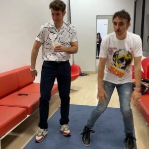 Candela Serrat Instagram - Felisss como una lechuguesa 🥬

Estos días en @25palabrastv han sido lo más, por las risas, por el equipo, por el trato y por la compañía. 

Gracias @telecincoes @galvezchristian @fenixmediaaudiovisual @guardiolarafa @mediasetcom  por todo ello, y gracias inmensas a mi amiga @lpinana por juntar a la pandilla como amuleto de la suerte. 
Feliz viaje amiga. Vas a estar excelsa ✨

@alexcallejac a por todas!

#dreamteam 
#happythankyoumoreplease 

🥻by @desigual @victoria_shoes @finallypress