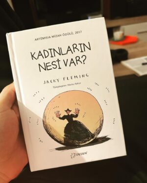 Caner Özyurtlu Instagram - Gündemden şiştim, buraya paralel evren açıyorum. Küfredecekseniz özele gelin, burası kitap kulübü:) Bu ay okuyup sevdiğim şeyleri bırakıyorum. Tek tek görüş yazmayayım. Sevmediklerimi hiç bulaştırmıyorum. Desen’in reklamı gibi olmuş ama denk geldi, Gergedan Kitabevi’ndeki Rüya Hanım’ın tavsiyesiyle okumaya başladım Fabien Toulme’yi, kendisine teşekkür ediyorum. Neler yazıyorum…