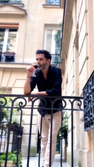 Cansel Elçin Instagram - La vida es mágica. ♥️♥️❤️
.
.
.
#paris #france #menstyle #lifestyle #style #trend #men  #mens #cool #mode #nostalji #love #trending #stylish #styling #mens #life #menswear #menfashion #man #fashion #fashionstyle #fashion 🎥 by @alexandre_mehring