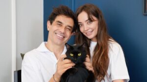 Cansel Elçin Instagram - Photos de famille. 
.
.
.
#photodefamille #photosdefamille #cat #cats #amour #family #familyportrait