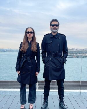 Cansel Elçin Instagram - Görevimiz tehlike 🖤🖤
