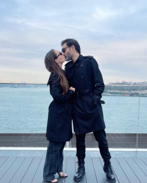 Cansel Elçin Instagram - Görevimiz tehlike 🖤🖤