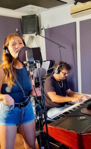 Cansu Demirci Instagram - Aport duo bu kez piyanoyla geldi 🎹 
🪶Uyarilar🪶
Videonun üstüne tiklarsaniz sonuna kadar dinleyebilirsiniz.
Sonuna kadar dinleyin 🐣
Mini bir jilet bulundurun kgdkdykfk
Gracias @juanantista te amo 🪶