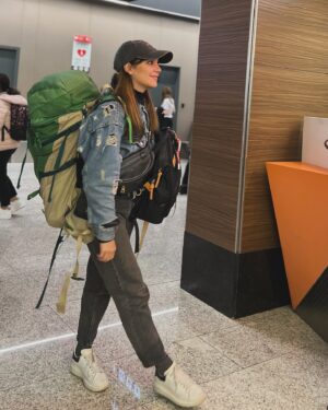 Cansu Demirci Instagram - Henüz jet lag beni ele geçirmemişken ✈️ 
Tutkunun öfkenin ve taksicilerin cumhuriyeti 🇹🇷 yemin ederim aşırıı özlemişim kan akışım değişti öyle söyliyim😂