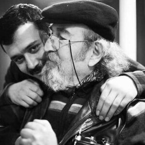 Cansu Fırıncı Instagram - Tiyatromuzun en birikimli, en mütevazı, en çalışkan ustalarındandı.
Hepimiz yıldız tozlarından oluşmuş olabiliriz, bazılarımızsa sahne tozlarından doğdu.
Çevirdiği binlerce replik, Türkçe'ye kazandırdığı kitaplar, yönettiği oyunlarla yaşıyor hâlâ.
#YılmazOnay #2018