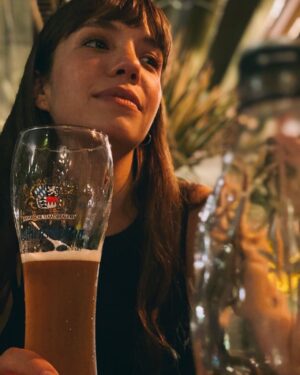 Cansu Kurgun Instagram - lived in bars çalıyor