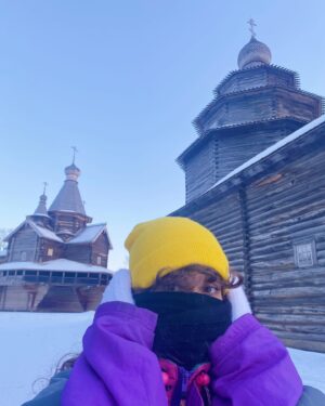 Cansu Türedi Instagram - (bir sebepten ağlıyorum) 
@maria.vetkina Maria: ağlama bak, yüzün donacak şimdi.
