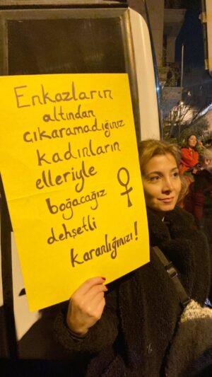 Cansu Türedi Instagram - #8Mart2023 #8march 
bu ellerde hamurda yoğurulur, devrim de, hiç şüpheniz olmasın. ✊🏾 #aslayalnızyürümeyeceksin