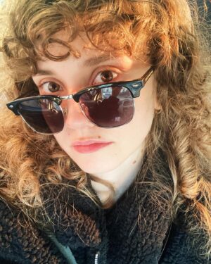 Cansu Türedi Instagram - akşam güneşi, baş ağrısı, Dj Akman, yılın son günleri, trafik, İrem- hayalet sevgilim.