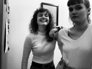 Cansu Türedi Instagram - dancing with you in the cemeteries, on the bones, on the blood and in the blood... fortunately, you are always there Любимая 🫂