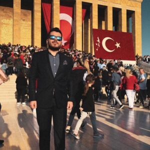 Cantuğ Özsoy Instagram - Anıtkabir’de yüzbinlerce genç gördüm bugün canlı canlı gözlerimle çok mutluyum 😍
