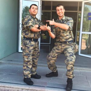 Cantuğ Özsoy Instagram - Kütahya bir liman, bense bir gemi. Bir daha gelirsem, s*vsinler beni. Bu kadro efsane anılar dolu bir askerlik geçirdik.