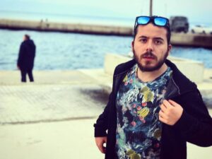 Cantuğ Özsoy Instagram - Damlaya damlaya göl, katlaya katlaya bıç olur -UNLOST
