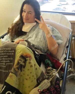 Cara Santa Maria Instagram - Thanks for all the well wishes, everyone! I’m home now and recovering. Luckily, this wasn’t an emergency. It was a planned procedure. My pain isn’t too bad but oh boy is anesthesia odd! I now have a teeny tiny fraction of a new understanding of the anxiety my patients deal with when going under the knife and awaiting path results. To everyone out there dealing with health issues, you are total badasses. I hope you know that 💕