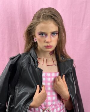 Carina Battrick Instagram - And Finally-halloween barbie-is here! Supplies are limited 😉.
.
.
.

#barbiemovie #pink #carinabattrick #blond #blondehair #blueeyes #margot #masgotrobbie #blond #robbie #barbieworld #barbiepink #halloween #halloween2023 #costume #dressup #horrormovies #horror #knife #scary #carolinecross #mattel