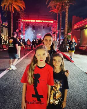 Carina Battrick Instagram - Take me back! 
A few months ago I had the privilege to attend Universal Horror Nights at Universal Studios Orlando! It was an absolutely incredible experience and I even go to visit my best friend until the end! 
Put it on your list of must things to do in 2024! Mandatory for any horror fans! Who know who will be there next year? Any guesses or wishes?
.
.
#chucky #universal #universalstudios #universalstudiosorlando #horrormovies #horrornights #universalhorrornights #halloween