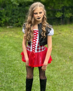 Carina Battrick Instagram - I was not fast enough to buy Monster High Tiffany Doll so I decided to become one :)

 #chucky #chuckytvseries #costumes #haloweenparty #carolinecross #pictureoftheday #kidsstyle #mattel #monsterhigh #monsterhighdolls #evildolls #dolls #doll #brideofchucky #monsterhightiffany #tiffany #tiffanydoll #tiffanymonsterhigh