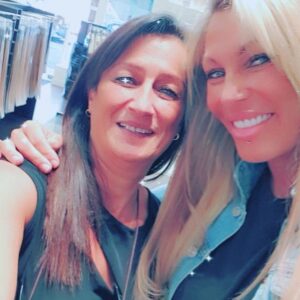 Carine Haddadou Instagram - Avec ma Judith 🥳🥰 toujours un plaisir de te voir ma Judith 😇😘
#royalextensions#judithroyalextensions#mode#lifestyle#hairstyle