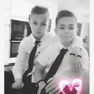 Carine Haddadou Instagram - Samedi 3 Avril , 7 ans de mes deux petits Princes 🥰❤❤ ma vie, mon sang 💞