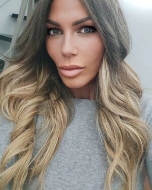 Carine Haddadou Instagram - Dernière fois en blonde, le changement arrive bientôt 😊