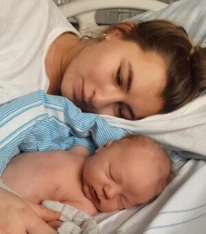 Carl Déman Instagram - Sam har världens bästa mamma och vi älskar allt med dig.❤️