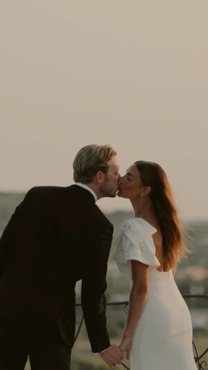 Carl Déman Instagram - Filmen från bröllopet 🤍 Se hela på youtube 🎬 

🎥 @oliviafeliciawedding