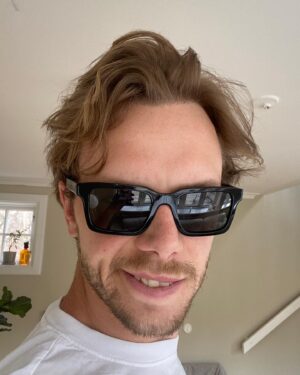 Carl Déman Instagram - Trevlig helg 😎