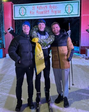 Carl Déman Instagram - Mina första 90km på längdskidor är avklarade, Vasaloppet öppet spår 2023!!!🏅

Tack @udenssport för grym utrustning!