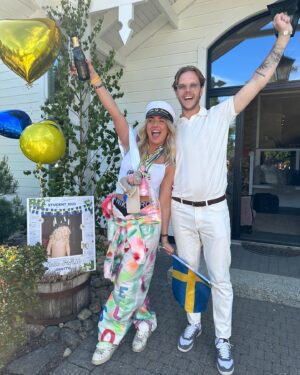 Carl Déman Instagram - Lillasyster tar studenten! Lev livet, älskar dig!❤️🍾
